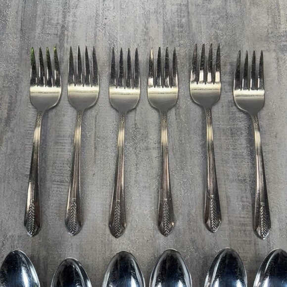 Wm Rogers 1939 ALLURE Wheat Silver Plate Flatware 35 Pc 6 Servings - Picture 4 of 13